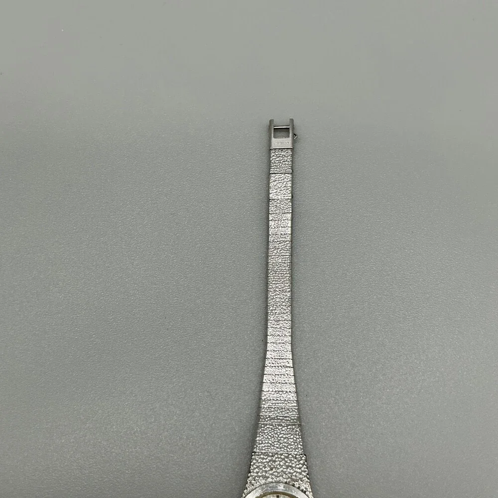 Vintage Seiko Womens Watch 16mm Silver Tone 11-0459 Round Dial Manual Wind 6.75